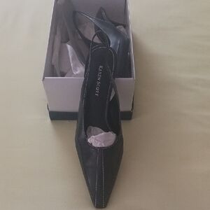 Karen Scott Navy Sling Back Heels, Size 7M.